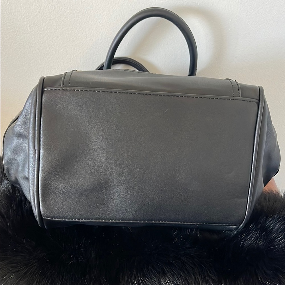 Versace satchel 🖤👜 - Picture 2 of 5